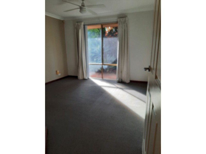 24 Leicester Square, Alexander Heights WA 6064