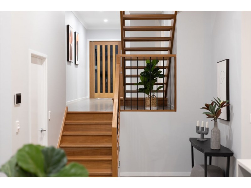 37 Dorrigo Street, Stafford Heights QLD 4053