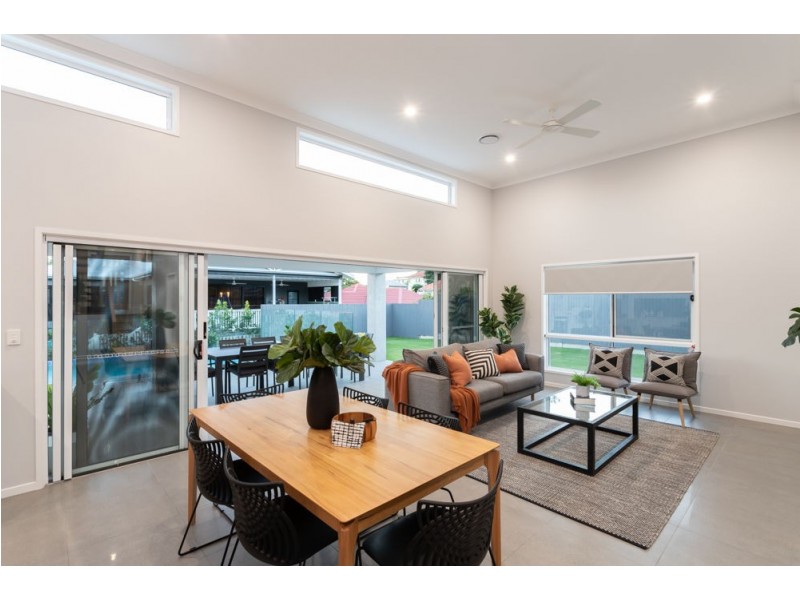 37 Dorrigo Street, Stafford Heights QLD 4053