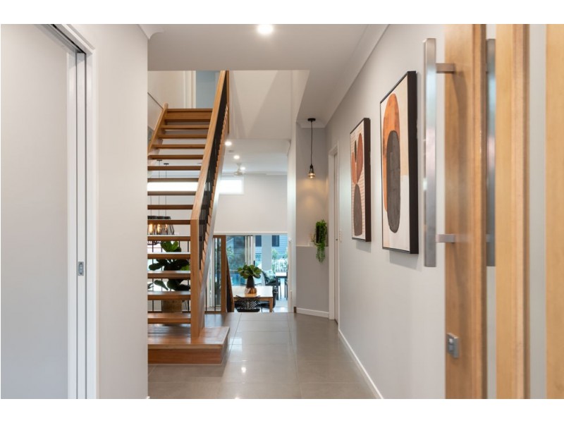 37 Dorrigo Street, Stafford Heights QLD 4053