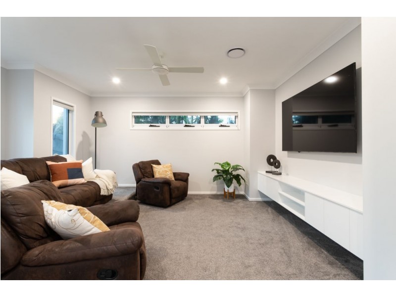 37 Dorrigo Street, Stafford Heights QLD 4053