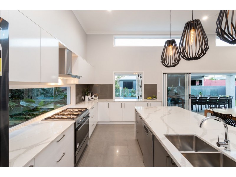 37 Dorrigo Street, Stafford Heights QLD 4053