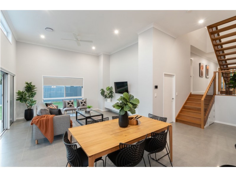 37 Dorrigo Street, Stafford Heights QLD 4053