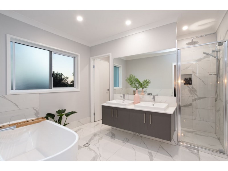 37 Dorrigo Street, Stafford Heights QLD 4053