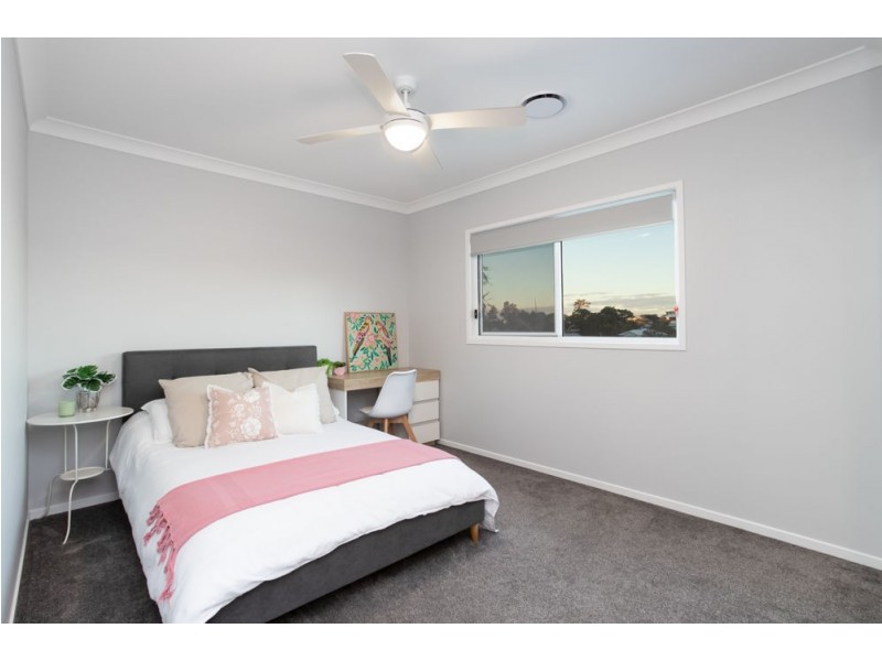 37 Dorrigo Street, Stafford Heights QLD 4053