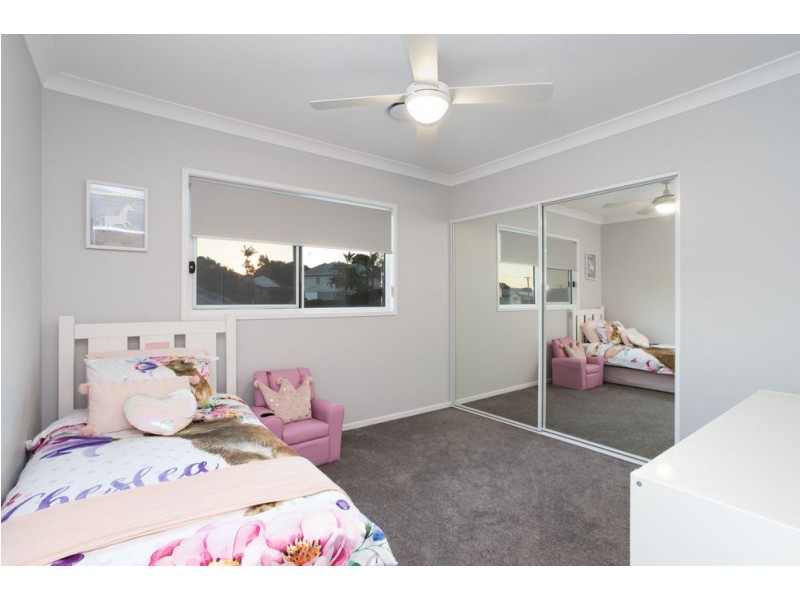 37 Dorrigo Street, Stafford Heights QLD 4053