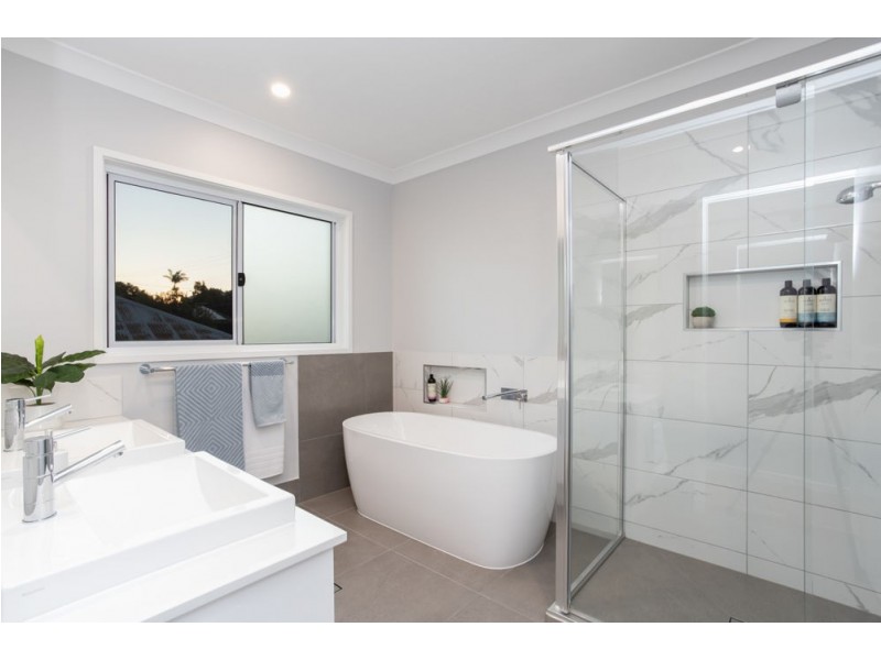 37 Dorrigo Street, Stafford Heights QLD 4053