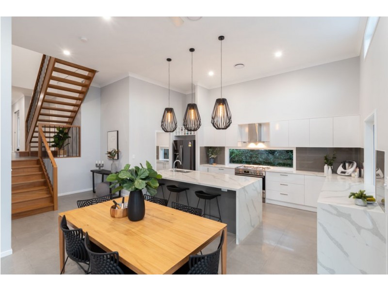 37 Dorrigo Street, Stafford Heights QLD 4053