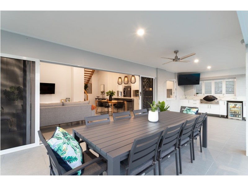 37 Dorrigo Street, Stafford Heights QLD 4053