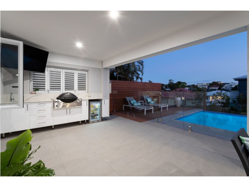 37 Dorrigo Street, Stafford Heights QLD 4053