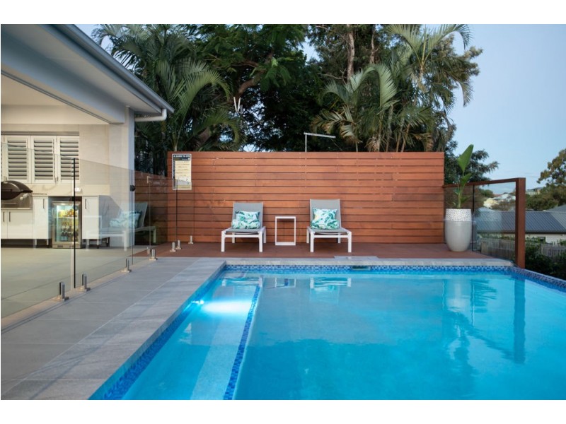 37 Dorrigo Street, Stafford Heights QLD 4053