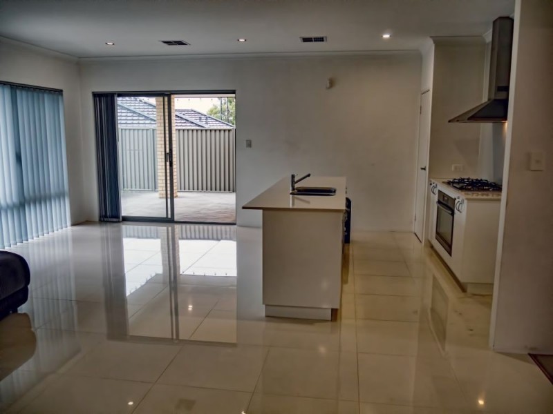 21 Delaronde Drive, Success WA 6164