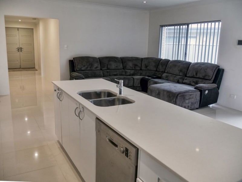 21 Delaronde Drive, Success WA 6164