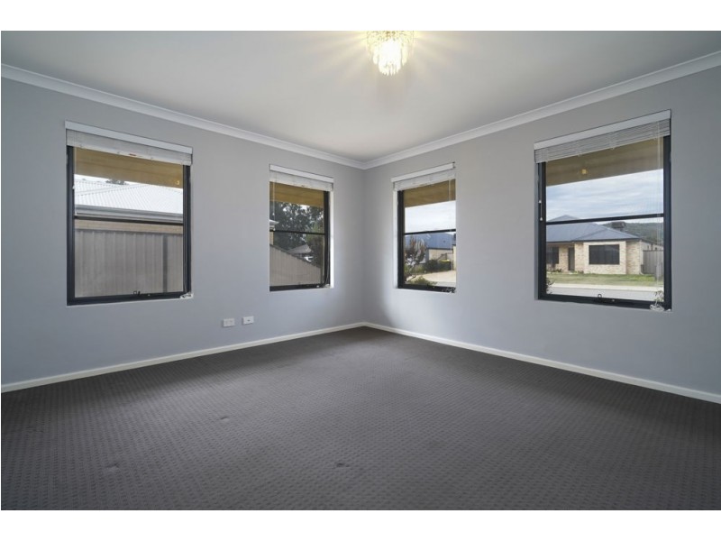 6 Kinnear Trail, Byford WA 6122