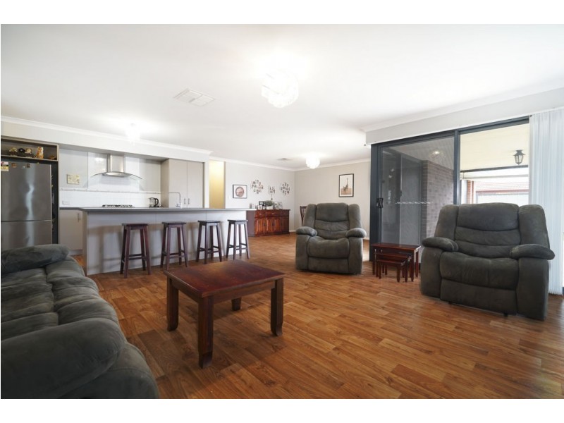 6 Kinnear Trail, Byford WA 6122