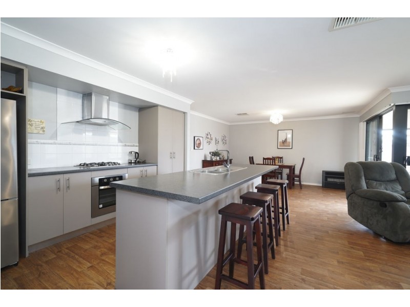 6 Kinnear Trail, Byford WA 6122