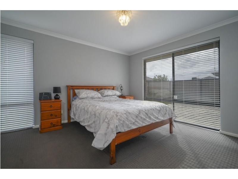 6 Kinnear Trail, Byford WA 6122