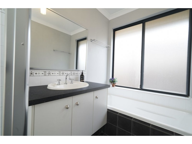 6 Kinnear Trail, Byford WA 6122