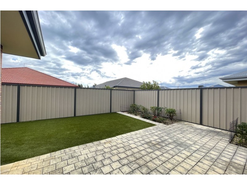 6 Kinnear Trail, Byford WA 6122