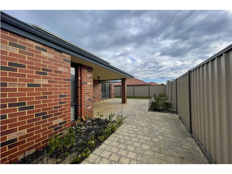 6 Kinnear Trail, Byford WA 6122