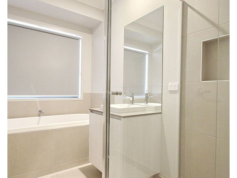 11 Larkhall Street, Spring Mountain QLD 4124