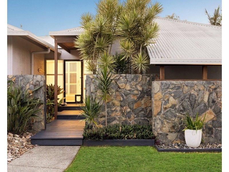 14 North Beach Place, Mudjimba QLD 4564