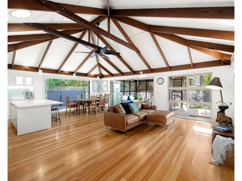 14 North Beach Place, Mudjimba QLD 4564