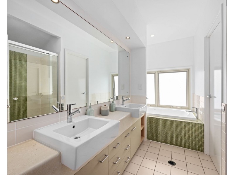 14 North Beach Place, Mudjimba QLD 4564