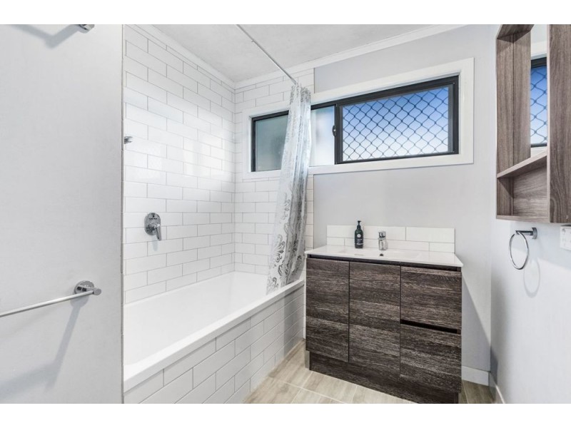 16 Mayfair St, Carina QLD 4152