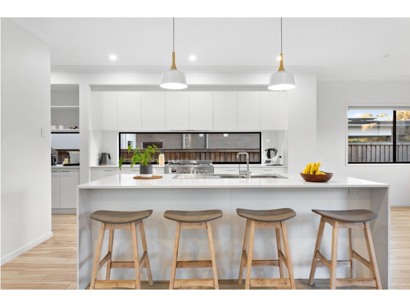 68 Lomond Circuit, Upper Kedron QLD 4055