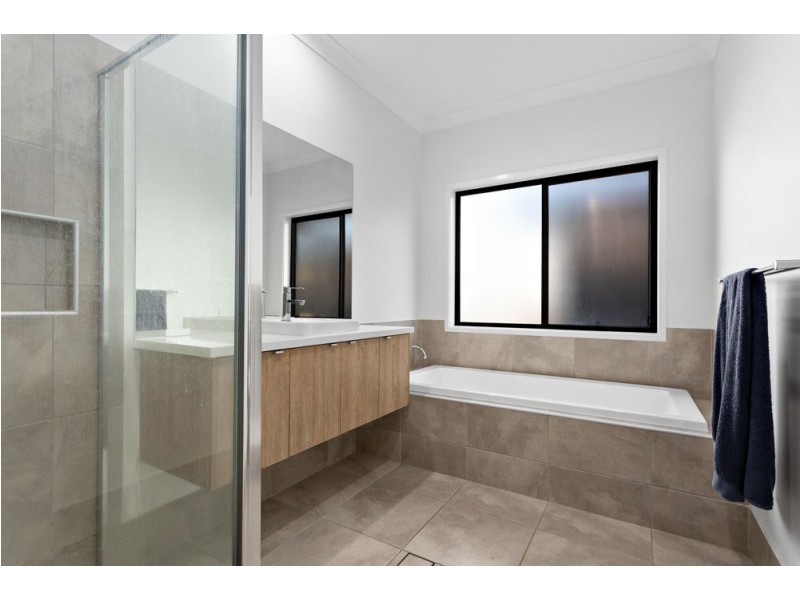 68 Lomond Circuit, Upper Kedron QLD 4055