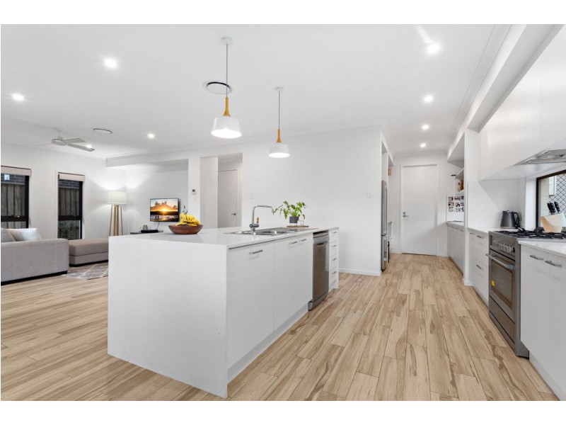 68 Lomond Circuit, Upper Kedron QLD 4055