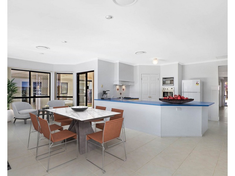 19 Benjamin Place, Sinnamon Park QLD 4073