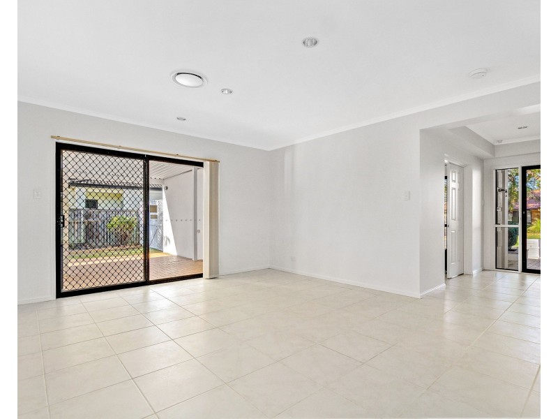 19 Benjamin Place, Sinnamon Park QLD 4073