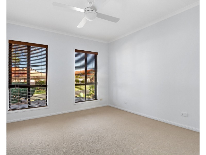 19 Benjamin Place, Sinnamon Park QLD 4073