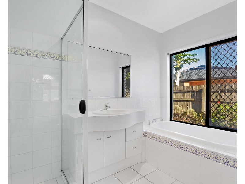 19 Benjamin Place, Sinnamon Park QLD 4073