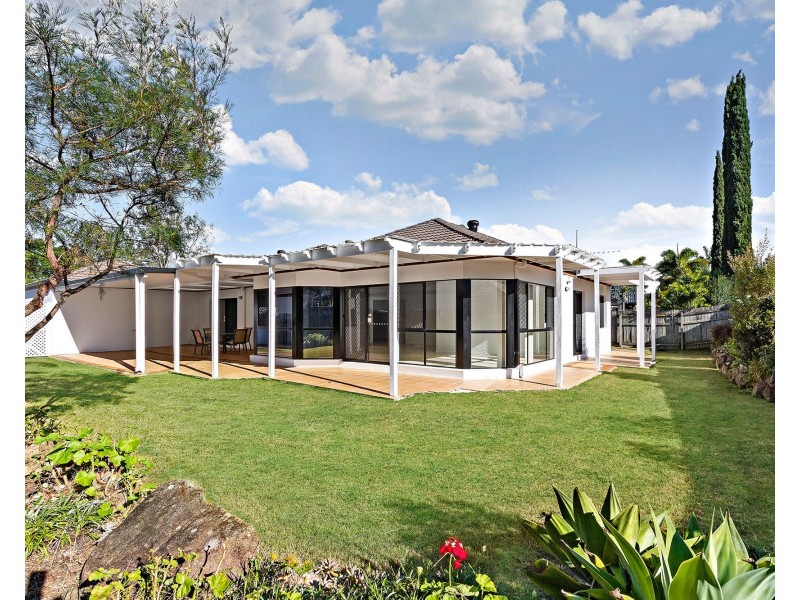 19 Benjamin Place, Sinnamon Park QLD 4073