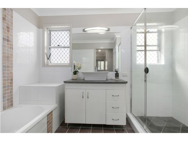 21 Talisman Ct, Eatons Hill QLD 4037