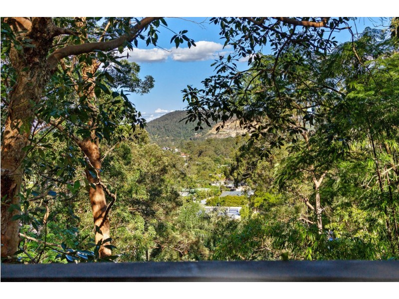 34 Caesar Road, Ferny Hills QLD 4055