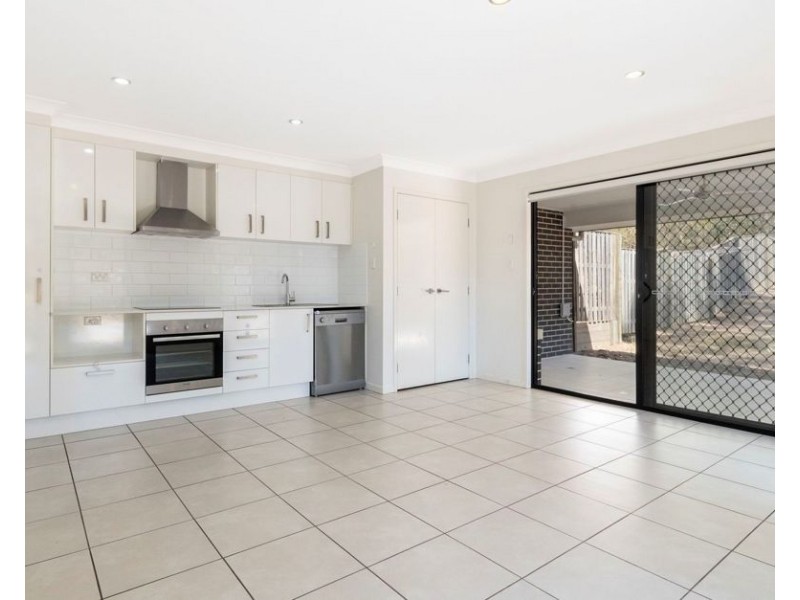 1/27 Eustace Cct, Augustine Heights QLD 4300