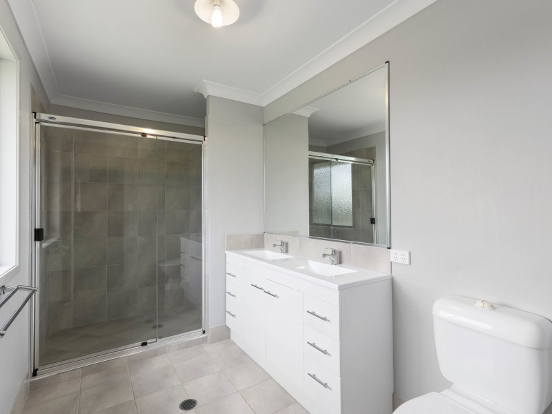 15 R Faulkners Rd, Thagoona QLD 4306