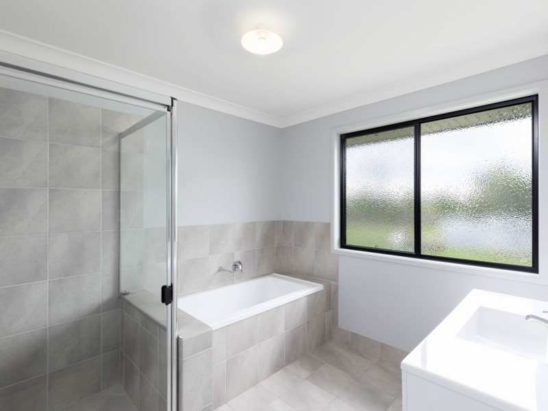 15 R Faulkners Rd, Thagoona QLD 4306
