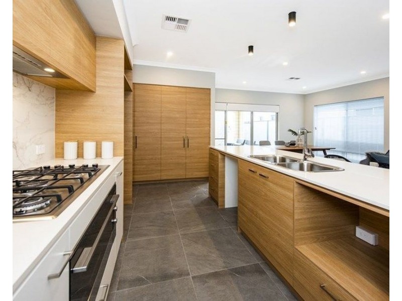 8b Grantham Place, Carlisle WA 6101