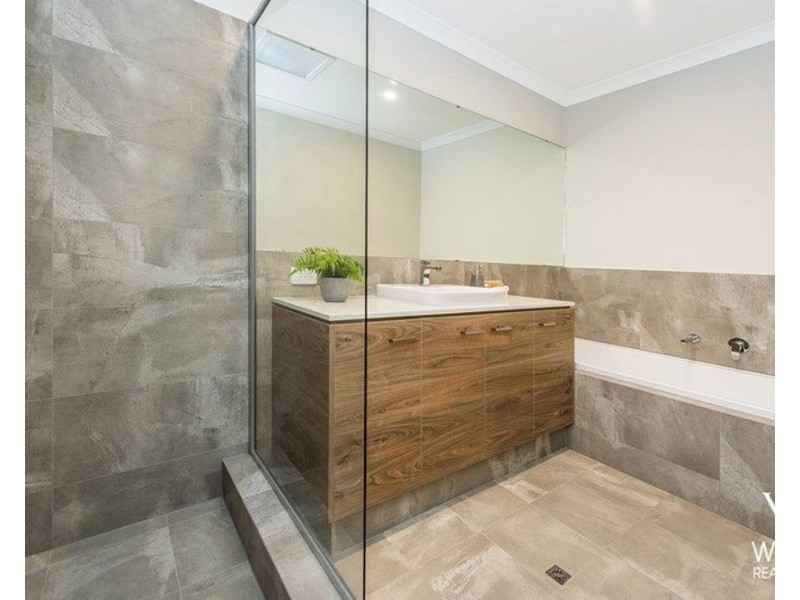 8b Grantham Place, Carlisle WA 6101