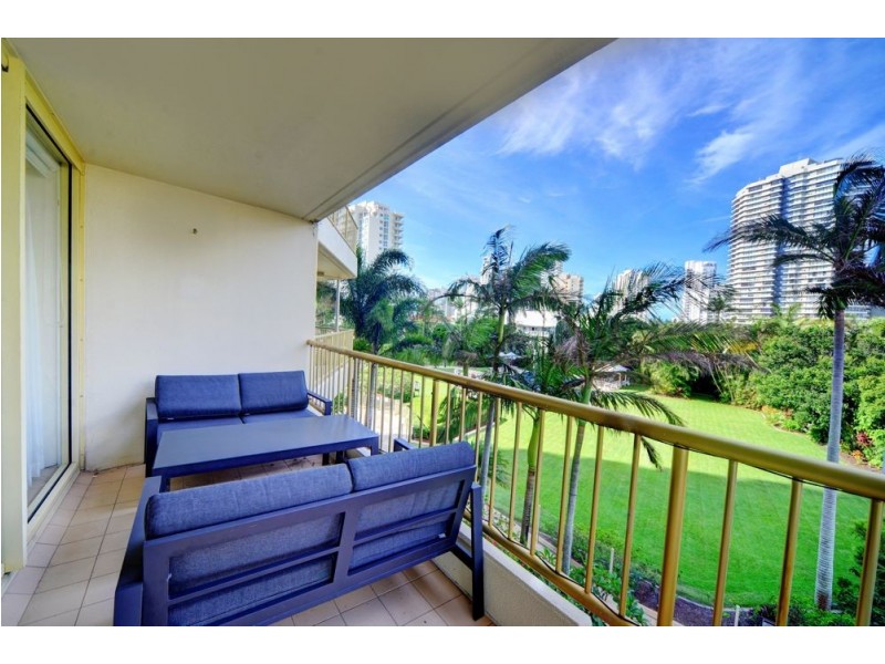 34/1 Serisier Ave, Main Beach QLD 4217