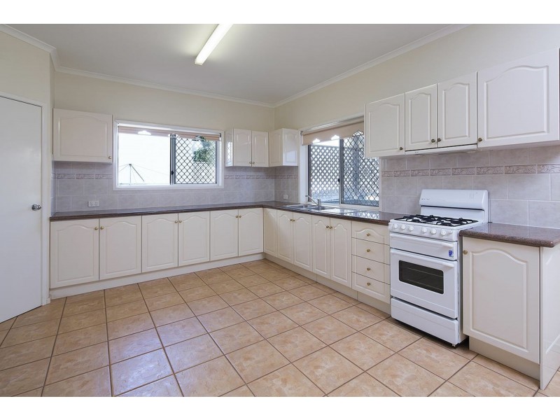 33 Wolseley Street, Woolloongabba QLD 4102
