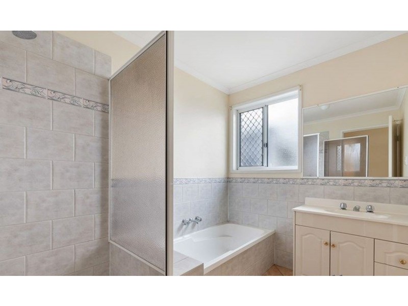 33 Wolseley Street, Woolloongabba QLD 4102