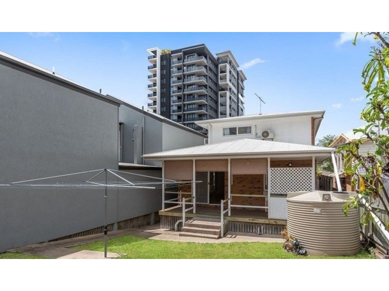 33 Wolseley Street, Woolloongabba QLD 4102