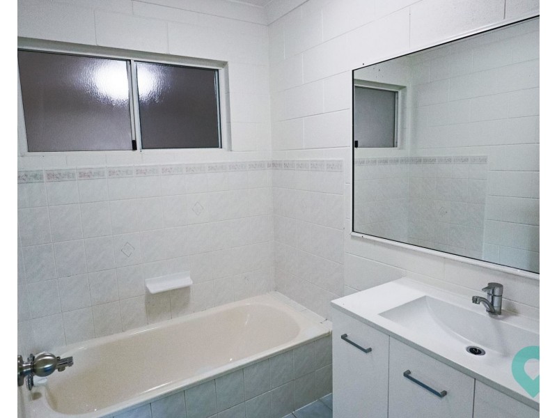 1 Meillion Court, White Rock QLD 4868