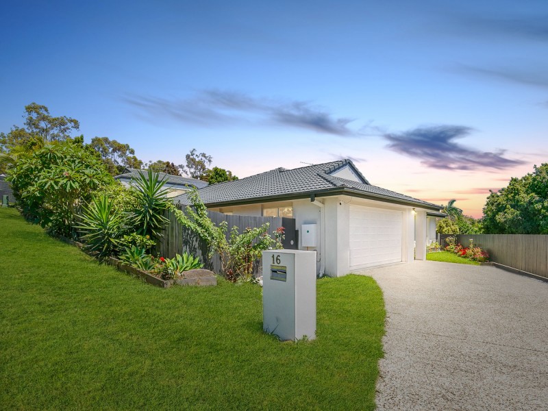 16 Walkers Rd, Everton Hills QLD 4053